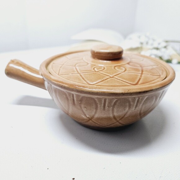 Vintage USA Stoneware Lidded Pottery Soup Chili Bean Crock Caramel Etched Handle - Picture 9 of 10